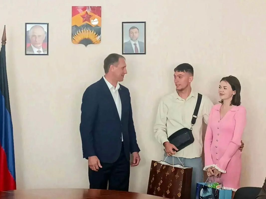 Александр Шатов: В Ждановке прошел торжественный прием по случаю празднования Дня города Александр Шатов: В Ждановке прошел торжественный прием по случаю празднования Дня города
