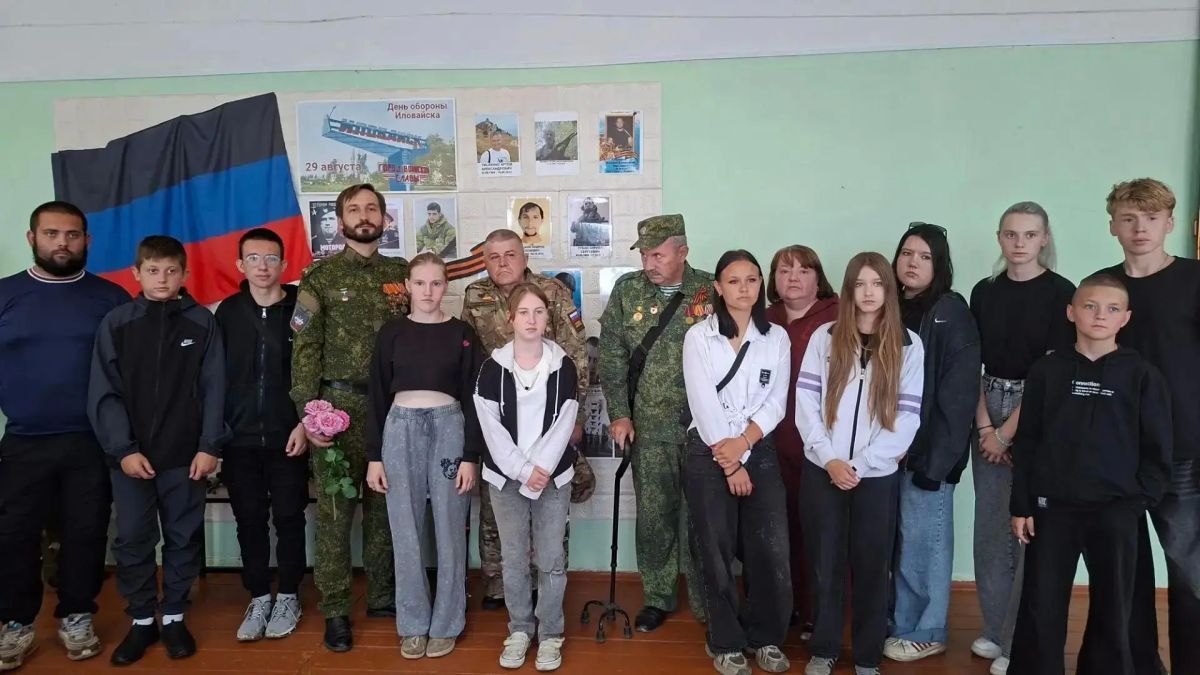 Активистки Женского движения Единой России, участницы иловайского женского клуба «СчастливаЯ» приняли участие в часе мужества и славы «И выстояли мы, и город выстоял» Активистки Женского движения Единой России, участницы иловайского женского клуба «СчастливаЯ» приняли участие в часе мужества и славы «И выстояли мы, и город выстоял»