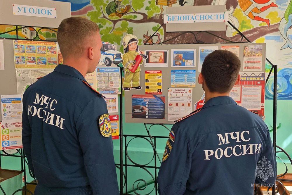 В ДНР сотрудники МЧС России проводят обязательные профилактические визиты по пожарной безопасности в учебных заведениях В ДНР сотрудники МЧС России проводят обязательные профилактические визиты по пожарной безопасности в учебных заведениях