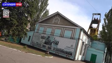 Активисты "Молодой гвардии" вручили подарки тем кто живёт своей работой