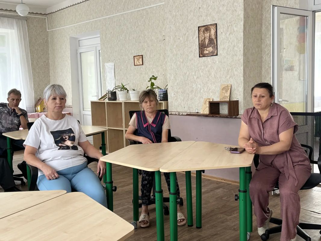 Первый заместитель главы администрации провел встречу с коллективом Центра технического творчества Первый заместитель главы администрации провел встречу с коллективом Центра технического творчества