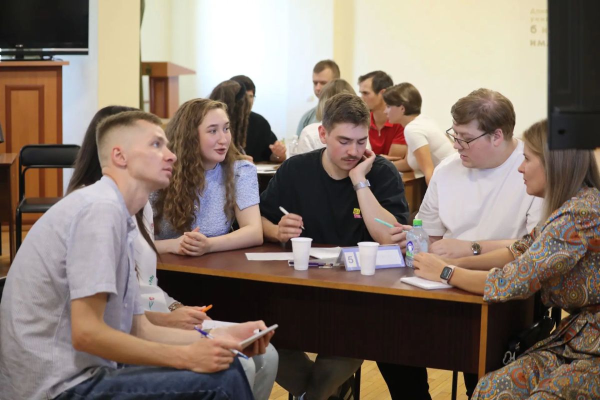 Донецк, я тебя знаю. Квиз «Донецк, я тебя знаю», приуроченный ко Дню города Донецка и Дню шахтера, состоялся в Донецкой библиотеке имени Н.К. Крупской Донецк, я тебя знаю. Квиз «Донецк, я тебя знаю», приуроченный ко Дню города Донецка и Дню шахтера, состоялся в Донецкой библиотеке имени Н.К. Крупской