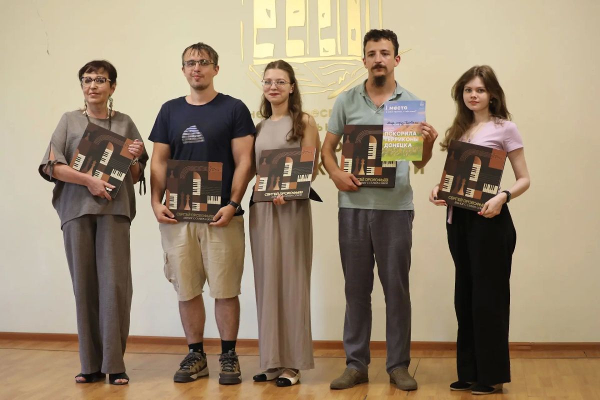 Донецк, я тебя знаю. Квиз «Донецк, я тебя знаю», приуроченный ко Дню города Донецка и Дню шахтера, состоялся в Донецкой библиотеке имени Н.К. Крупской Донецк, я тебя знаю. Квиз «Донецк, я тебя знаю», приуроченный ко Дню города Донецка и Дню шахтера, состоялся в Донецкой библиотеке имени Н.К. Крупской