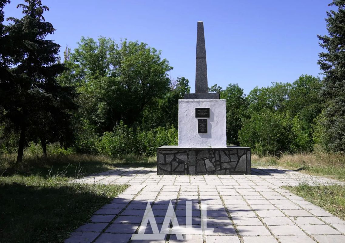 Братская могила убитых при освобождении Макеевки 9 воинов 301-й стрелковой дивизии Братская могила убитых при освобождении Макеевки 9 воинов 301-й стрелковой дивизии