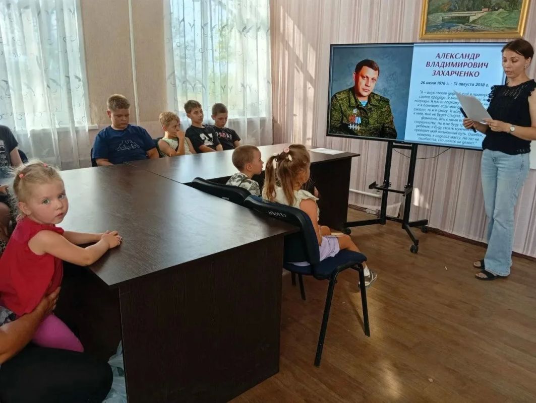 Памяти Первого Главы ДНР. В Новозарьевском сельском центре культуры и досуга состоялся экскурс в историю «Верный сын своей земли», приуроченный к годовщине со дня гибели Александра Владимировича Захарченко Памяти Первого Главы ДНР. В Новозарьевском сельском центре культуры и досуга состоялся экскурс в историю «Верный сын своей земли», приуроченный к годовщине со дня гибели Александра Владимировича Захарченко