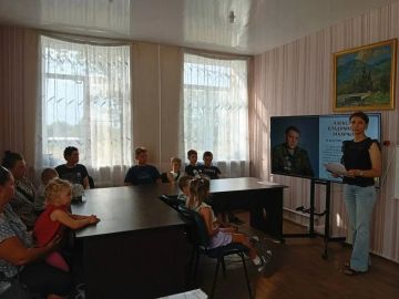 Памяти Первого Главы ДНР. В Новозарьевском сельском центре культуры и досуга состоялся экскурс в историю «Верный сын своей земли», приуроченный к годовщине со дня гибели Александра Владимировича Захарченко