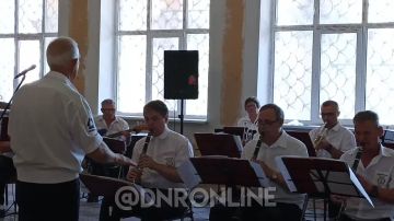 В Макеевке прошел концерт оркестра «Шахтерские зори»