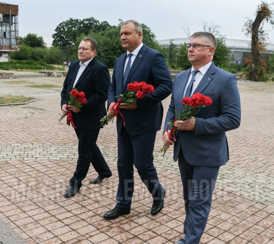 8 лет назад ушёл из жизни наш земляк, настоящий патриот русского Донбасса, народный артист СССР Иосиф Давыдович Кобзон… 8 лет назад ушёл из жизни наш земляк, настоящий патриот русского Донбасса, народный артист СССР Иосиф Давыдович Кобзон…