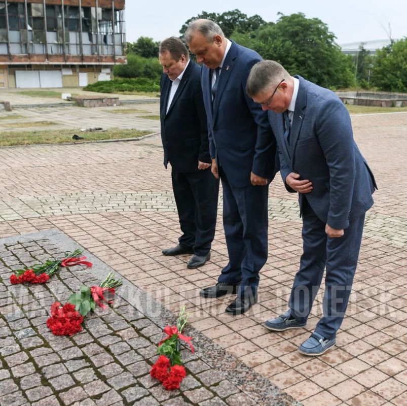 8 лет назад ушёл из жизни наш земляк, настоящий патриот русского Донбасса, народный артист СССР Иосиф Давыдович Кобзон… 8 лет назад ушёл из жизни наш земляк, настоящий патриот русского Донбасса, народный артист СССР Иосиф Давыдович Кобзон…