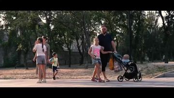 Денис Пушилин: Уважаемые земляки! В День города-героя Донецка хочу выразить всем вам слова благодарности за ваше мужество, стойкость, любовь к родному краю, трудолюбие и взаимопомощь!