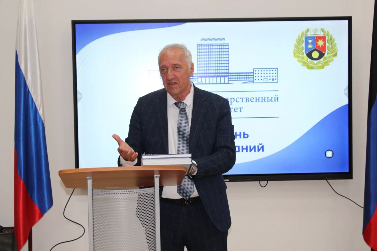 В Донецком государственном университете состоялась торжественная церемония посвящения первокурсников в студенты В Донецком государственном университете состоялась торжественная церемония посвящения первокурсников в студенты