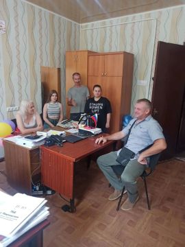 Депутат Амвросиевского муниципального совета Андрей Лащенко провел информационную встречу с сотрудниками Центра культуры и досуга «Виктория»