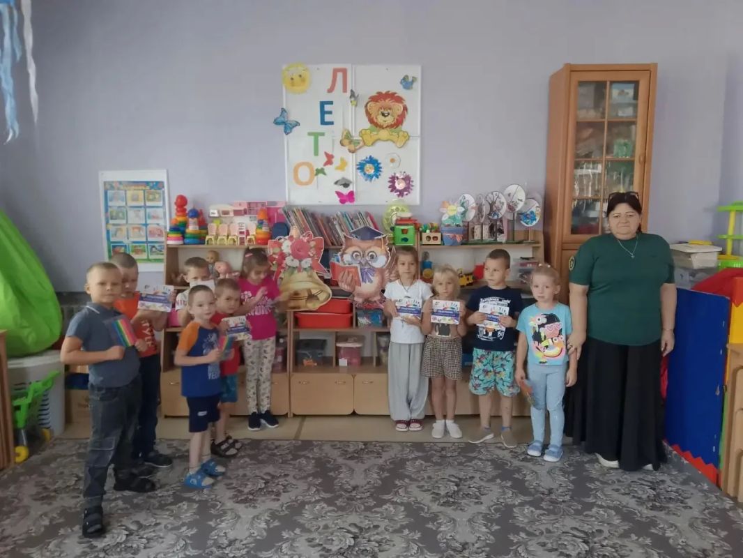 В Докучаевском отделении КСВО ДНР под руководством Натальи Халаджи провели памятное мероприятие, посвящённое первому главе республики Александру Захарченко: почтили его память и организовали для воспитанников детского сада... В Докучаевском отделении КСВО ДНР под руководством Натальи Халаджи провели памятное мероприятие, посвящённое первому главе республики Александру Захарченко: почтили его память и организовали для воспитанников детского сада...