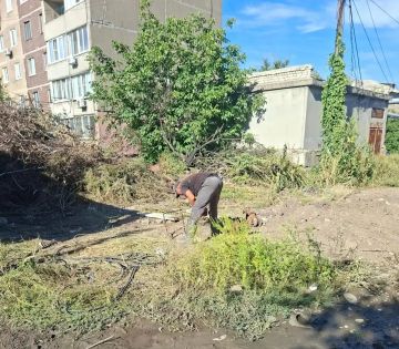 Сегодня, 31 августа, Филиалом «Макеевское ПУВКХ» ГУП ДНР «Вода Донбасса» выполнены работы по устранению течи в колодце холодного водоснабжения в районе жилого дома № 22 по ул. Парижской Коммуны