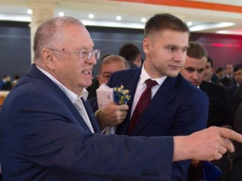 На СВО погиб знаменитый помощник Жириновского, известный по мему «Сафонов, оплатить!» На СВО погиб знаменитый помощник Жириновского, известный по мему «Сафонов, оплатить!»