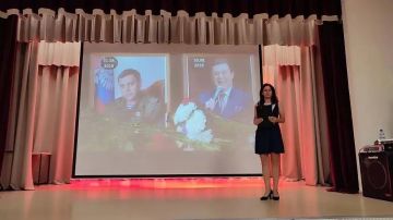 В клубе села Бирюки для участников творческих коллективов был проведен час памяти "Сердце, отданное Донбассу", он приурочен к трагическим датам конца августа 2018 года: