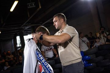В День памяти Александра Владимировича Захарченко на ринге кипела настоящая мужские бои