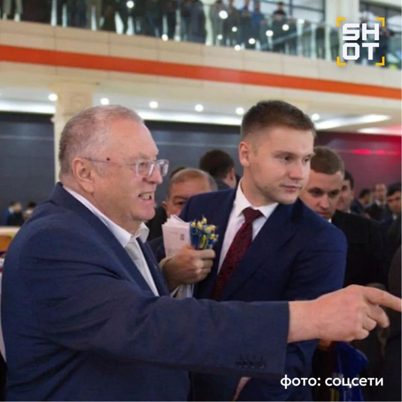 Знаменитый помощник Владимира Жириновского и герой мема «Сафонов, оплатить!» погиб на СВО Знаменитый помощник Владимира Жириновского и герой мема «Сафонов, оплатить!» погиб на СВО
