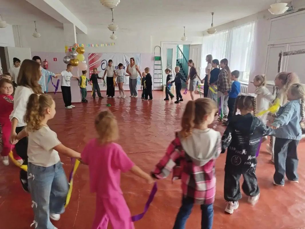 Завершилась работа площадки досуга на базе Центра детского творчества № 2 «Краски детства», реализованной в рамках пилотного проекта «Дворовые практики» Завершилась работа площадки досуга на базе Центра детского творчества № 2 «Краски детства», реализованной в рамках пилотного проекта «Дворовые практики»