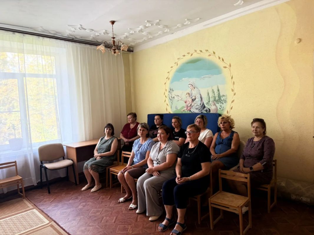 Сегодня, 31 августа 2026 года, в рамках проектов «Управдом» и "Школа ЖКХ", депутат Донецкого городского совета ДНР Михаил Рыбаков провел встречу с жителями по адресу: ул. пр-кт. Семашко, 57 Сегодня, 31 августа 2026 года, в рамках проектов «Управдом» и "Школа ЖКХ", депутат Донецкого городского совета ДНР Михаил Рыбаков провел встречу с жителями по адресу: ул. пр-кт. Семашко, 57