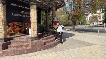 Руководство Старобешевского округа почтило память Первого Главы ДНР