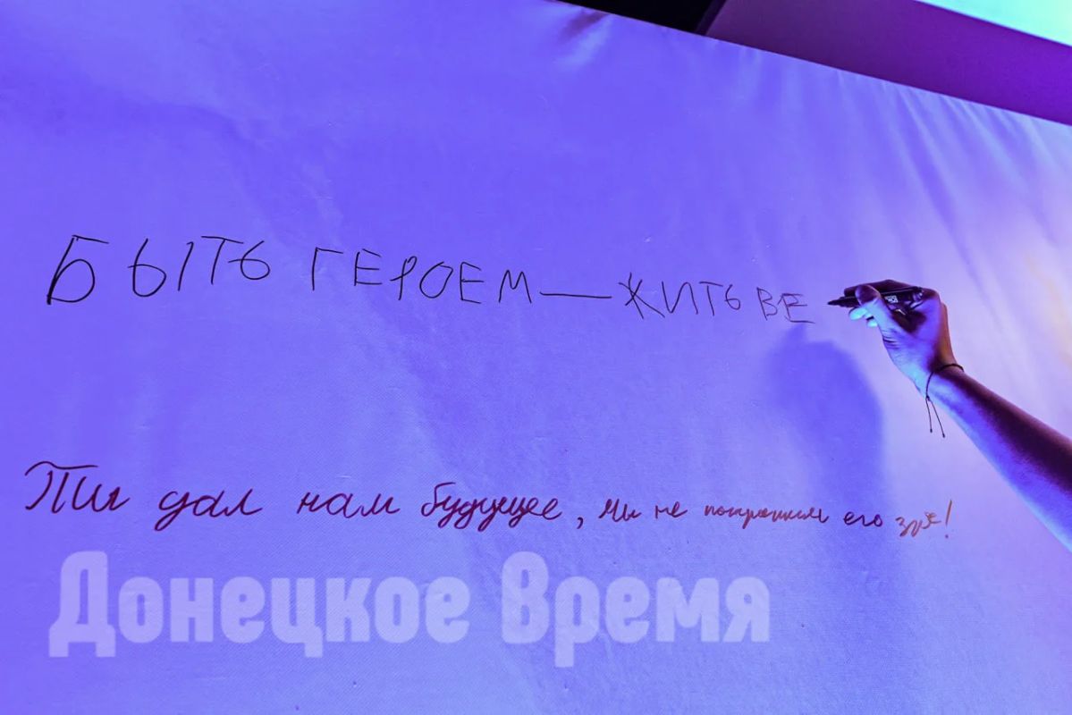 “Запомнился простым и обескураживающе откровенным”: в Донецке прошел фестиваль памяти Александра Захарченко “Запомнился простым и обескураживающе откровенным”: в Донецке прошел фестиваль памяти Александра Захарченко