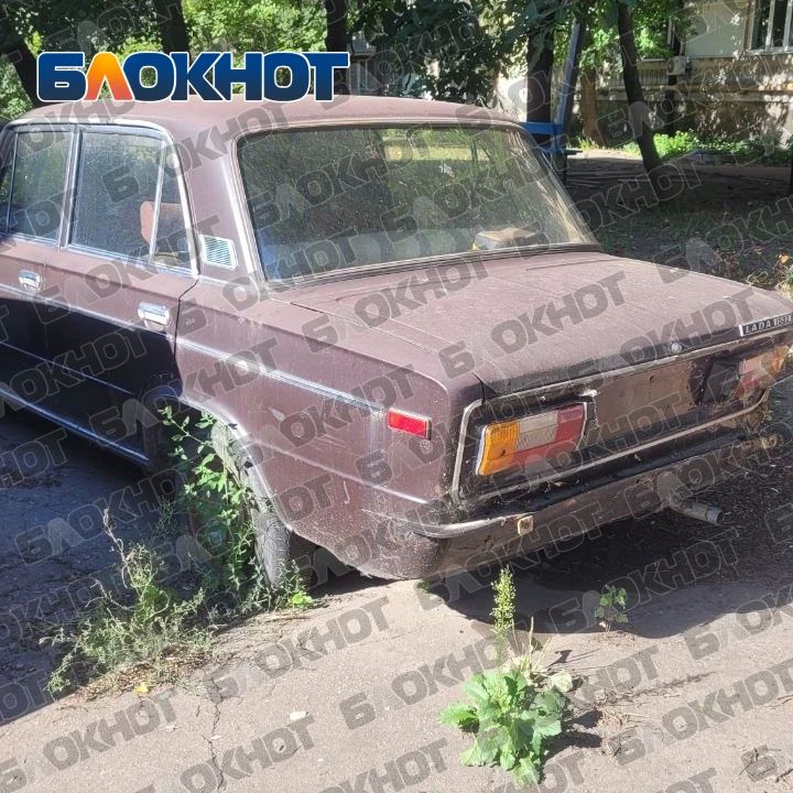 Второй год стоят во дворе: жители Донецка снова жалуются на бесхозные автомобили Второй год стоят во дворе: жители Донецка снова жалуются на бесхозные автомобили