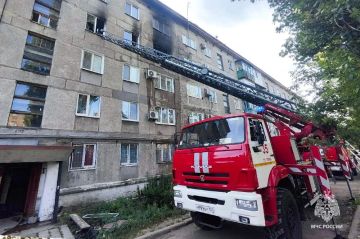 Двух человек спасли из горящей квартиры в Енакиево