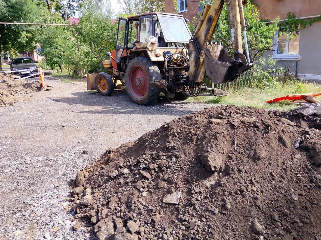 Сегодня, 31 августа, в рамках подготовки к отопительному периоду 2026-2027 гг. силами Филиала «Макеевкатеплосеть» ГУП ДНР «Донбасстеплоэнерго» ведутся ремонтные работы по замене участка теплотрассы возле домов ... Сегодня, 31 августа, в рамках подготовки к отопительному периоду 2026-2027 гг. силами Филиала «Макеевкатеплосеть» ГУП ДНР «Донбасстеплоэнерго» ведутся ремонтные работы по замене участка теплотрассы возле домов ...