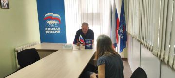 Председатель Амвросиевского муниципального совета Александр Шульга провёл прием граждан в общественной приемной Амвросиевского местного отделения Партии "Единая Россия"