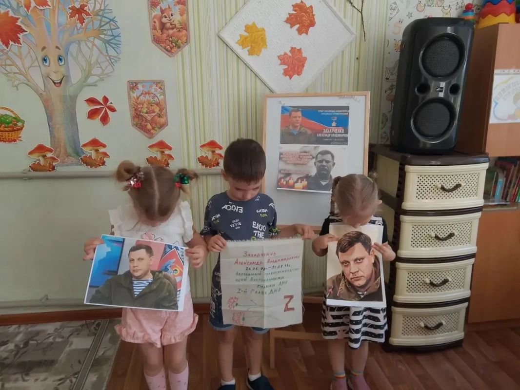 В Докучаевском отделении КСВО ДНР под руководством Натальи Халаджи провели памятное мероприятие, посвящённое первому главе республики Александру Захарченко: почтили его память и организовали для воспитанников детского сада... В Докучаевском отделении КСВО ДНР под руководством Натальи Халаджи провели памятное мероприятие, посвящённое первому главе республики Александру Захарченко: почтили его память и организовали для воспитанников детского сада...