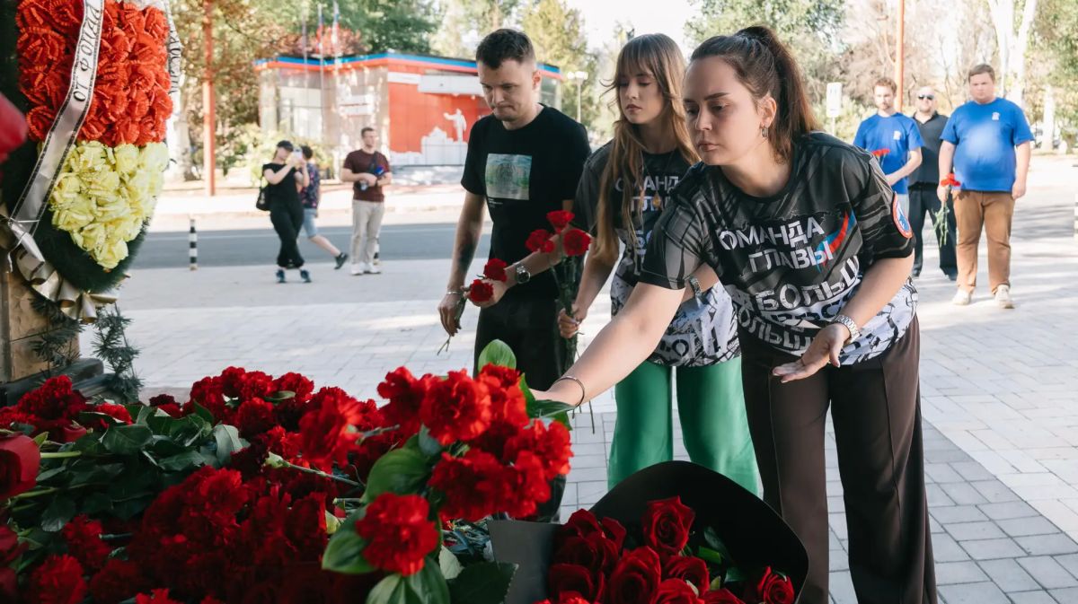 Он верил в то, что делает, и всегда держал своё слово: В Донецке почтили память Александра Захарченко Он верил в то, что делает, и всегда держал своё слово: В Донецке почтили память Александра Захарченко