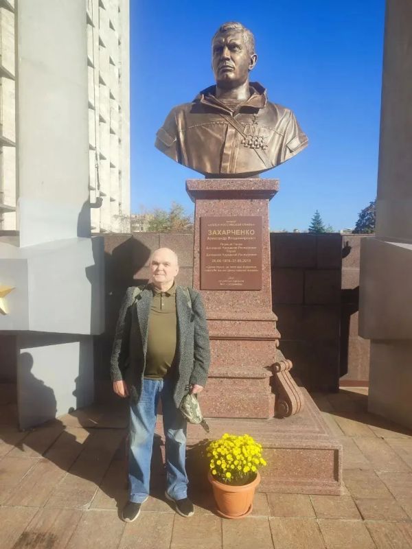 В преддверии дня памяти Первого Главы ДНР Александра Захарченко Горловское отделение КСВО ДНР навестило ветерана боевых действий В преддверии дня памяти Первого Главы ДНР Александра Захарченко Горловское отделение КСВО ДНР навестило ветерана боевых действий