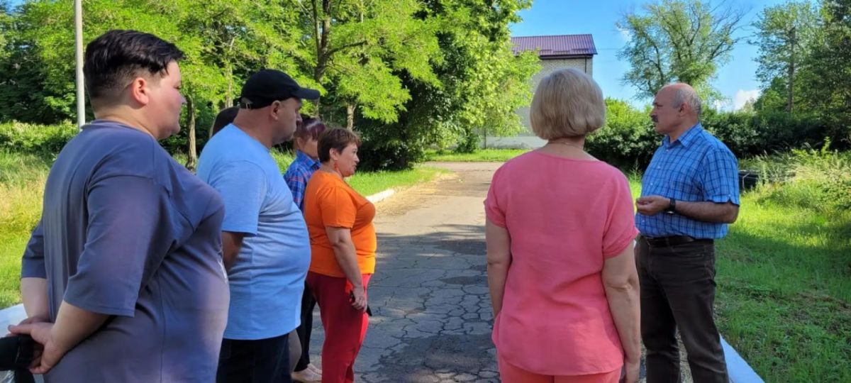 Провел встречу с жителями нашего округа Провел встречу с жителями нашего округа