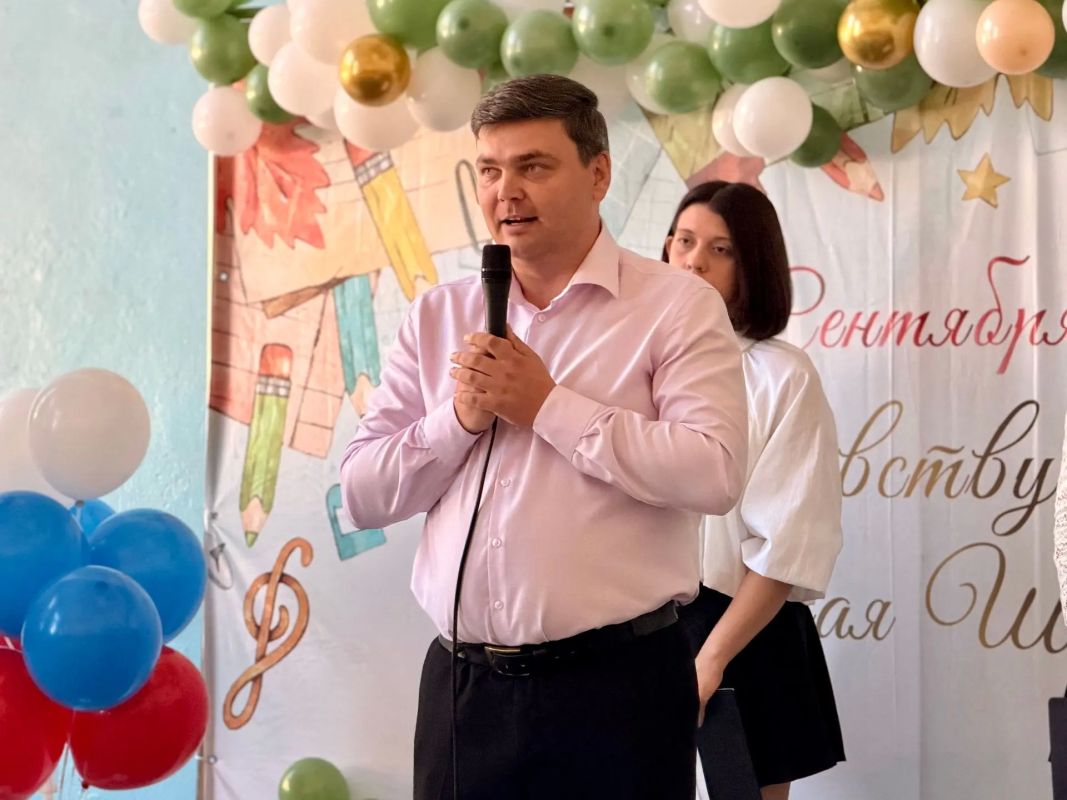 День знаний — это начало большого пути, время новых знакомств и удивительных открытий! День знаний — это начало большого пути, время новых знакомств и удивительных открытий!