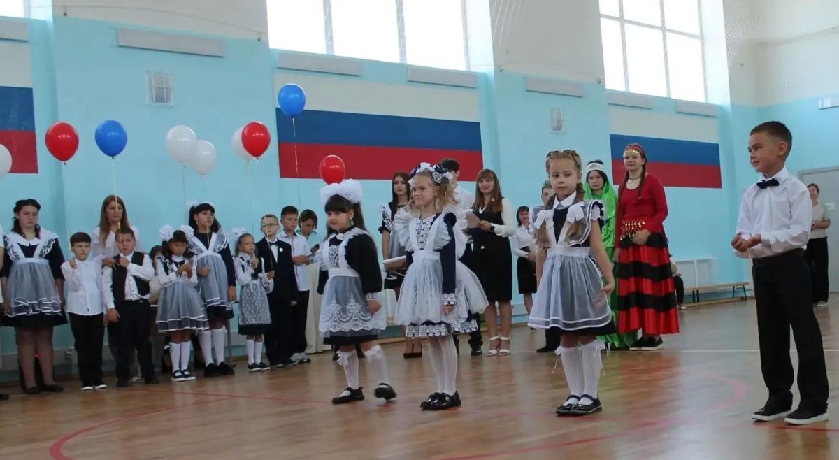 Сегодня двойной праздник для учащихся и педагогов ГБОУ "СШ № 1 Г.О. МАКЕЕВКА": начало учебного года и возвращение домой — в стены родной школы! Сегодня двойной праздник для учащихся и педагогов ГБОУ "СШ № 1 Г.О. МАКЕЕВКА": начало учебного года и возвращение домой — в стены родной школы!