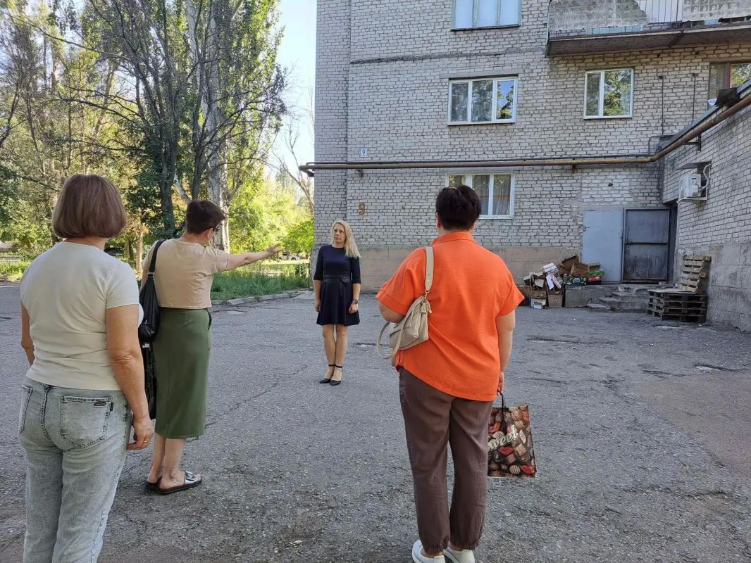 01 сентября 2026 года в г. Светлодарск прошла встреча заведующей Светлодарским территориальным сектором управления по работе с территориальными органами администрации городского округа Дебальцево Юлии Шевченко с жителями... 01 сентября 2026 года в г. Светлодарск прошла встреча заведующей Светлодарским территориальным сектором управления по работе с территориальными органами администрации городского округа Дебальцево Юлии Шевченко с жителями...