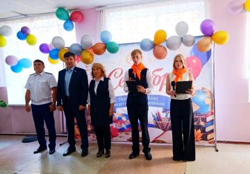 Наталья Бегуненко: Сегодня учащихся Школы № 101 им. А.А. Удодова пришли поздравить депутат Донецкого городского совета, председатель НКО «Петровское районное в г. Донецке отделение Общественной организации «Союз ветеранов...