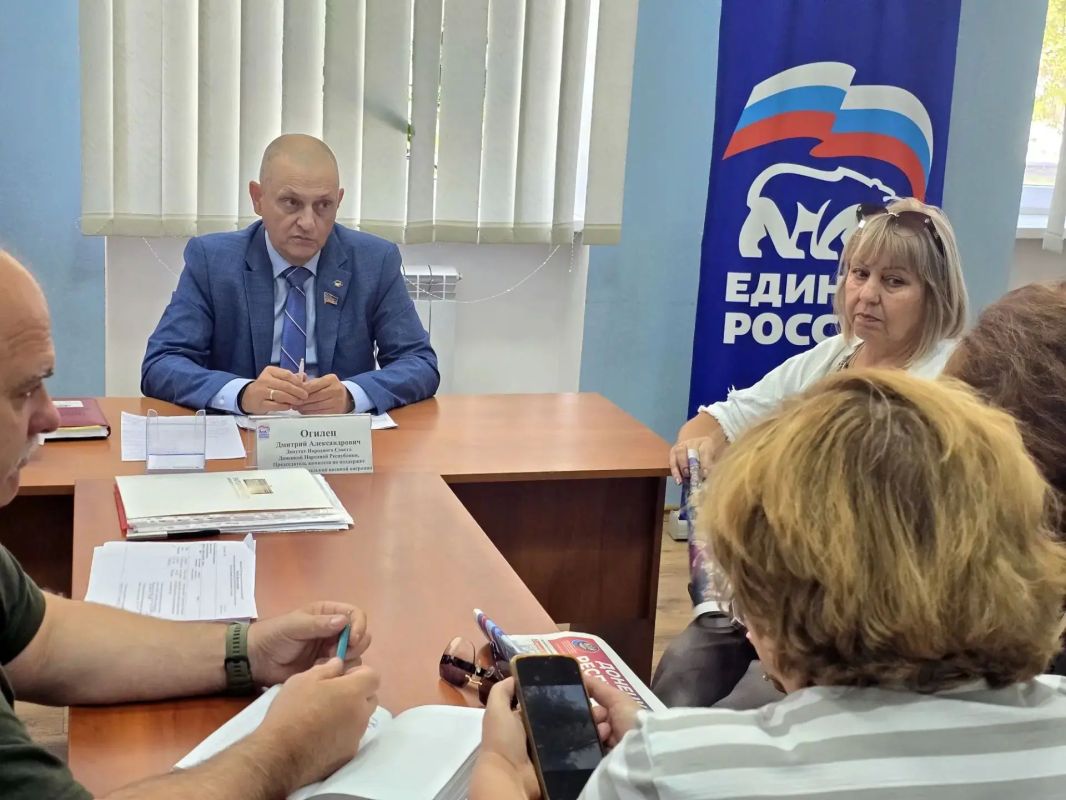 Дмитрий Огилец: Сегодня, в общественной приёмной партии «Единая Россия» городского округа Харцызск, я провёл плановый приём граждан Дмитрий Огилец: Сегодня, в общественной приёмной партии «Единая Россия» городского округа Харцызск, я провёл плановый приём граждан
