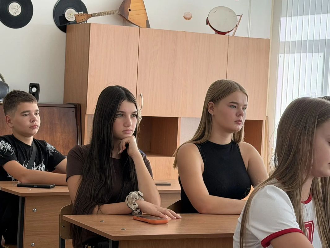 В Тельмановском муниципальном округе прошла стратегическая встреча с молодежью В Тельмановском муниципальном округе прошла стратегическая встреча с молодежью