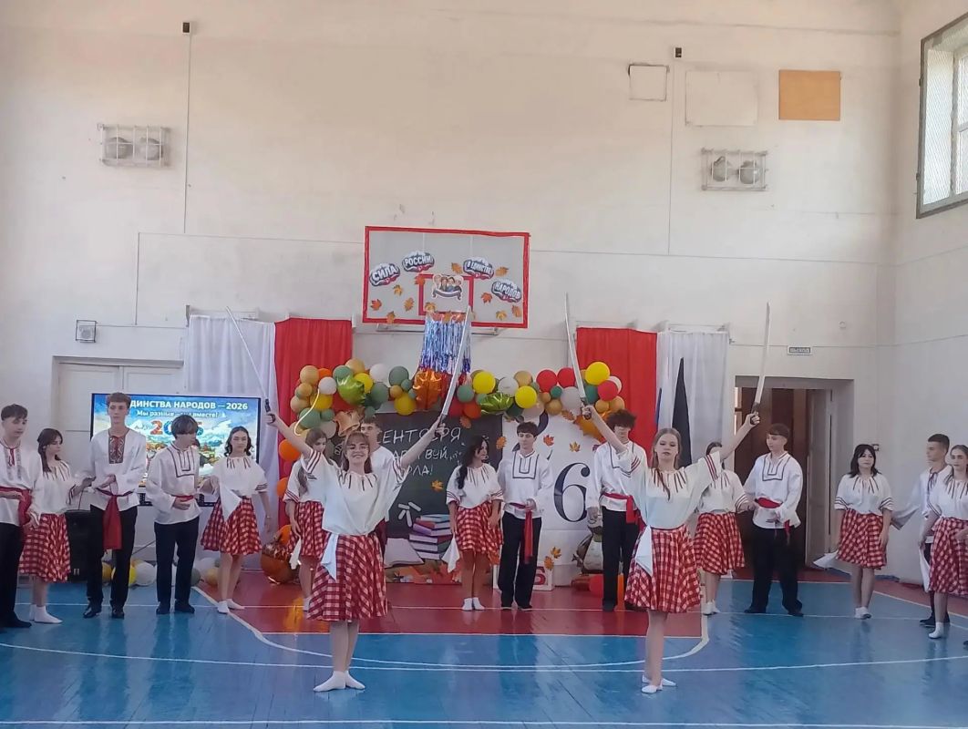 Сегодня, 1 сентября, в учебных заведениях Кировского внутригородского района, состоялся праздник Первого звонка для юных жителей Республики Сегодня, 1 сентября, в учебных заведениях Кировского внутригородского района, состоялся праздник Первого звонка для юных жителей Республики