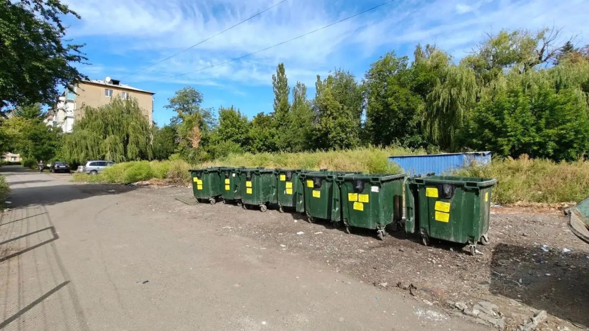 Сегодня, 1 сентября, с целью приведения территории в надлежащее санитарное состояние в Кировском внутригородском районе силами Макеевского филиала ГУП ДНР «Донснабкомплект» выполнены работы по вывозу накоплений мусора на... Сегодня, 1 сентября, с целью приведения территории в надлежащее санитарное состояние в Кировском внутригородском районе силами Макеевского филиала ГУП ДНР «Донснабкомплект» выполнены работы по вывозу накоплений мусора на...