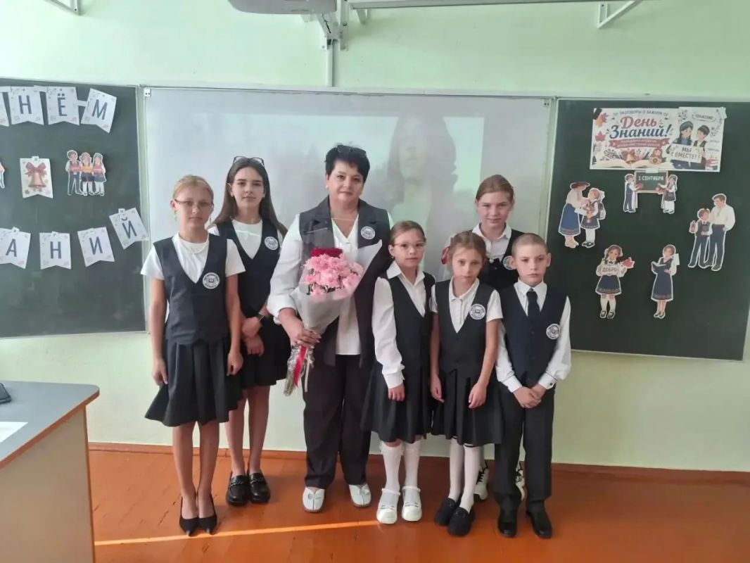 С Днем знаний! В школах Мангушского муниципального округа дан старт новому учебному году С Днем знаний! В школах Мангушского муниципального округа дан старт новому учебному году