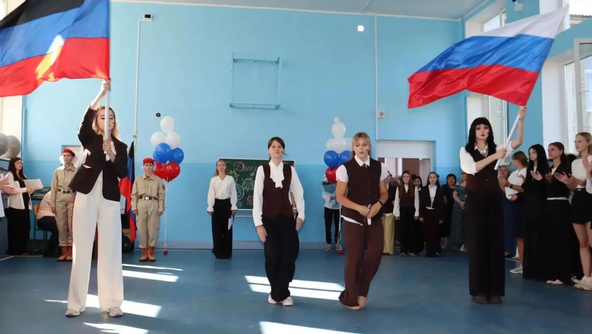 Сегодня, 1 сентября, в учебных заведениях Кировского внутригородского района, состоялся праздник Первого звонка для юных жителей Республики Сегодня, 1 сентября, в учебных заведениях Кировского внутригородского района, состоялся праздник Первого звонка для юных жителей Республики