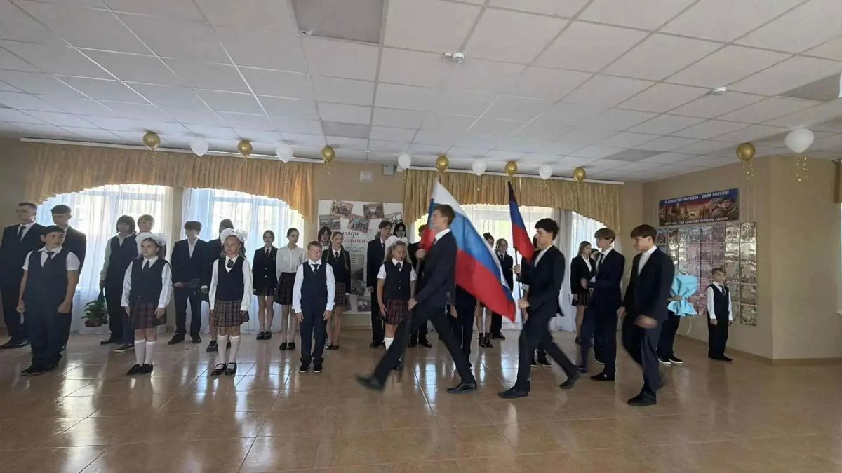 Праздник первого звонка. 1 сентября в общеобразовательных учреждениях городского округа Енакиево прошли торжественные мероприятия, посвящённые началу нового учебного года и Празднику первого звонка Праздник первого звонка. 1 сентября в общеобразовательных учреждениях городского округа Енакиево прошли торжественные мероприятия, посвящённые началу нового учебного года и Празднику первого звонка