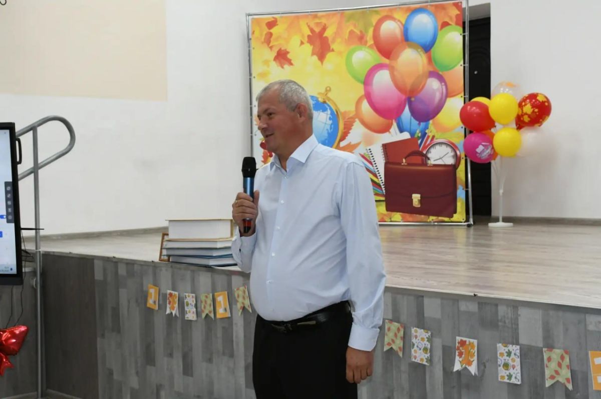 В Кировском прозвенел первый звонок В Кировском прозвенел первый звонок