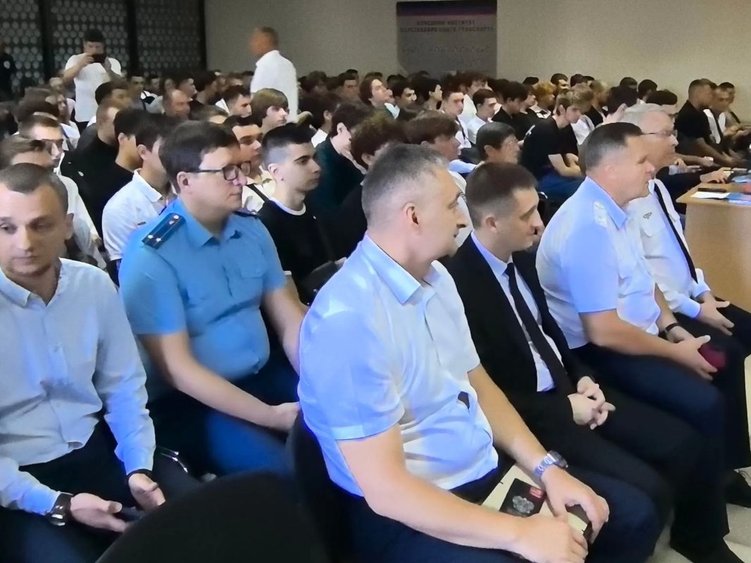 Александр Бондаренко: В День знаний принял участие в торжественной церемонии посвящения в студенты первокурсников Донецкого института железнодорожного транспорта! Александр Бондаренко: В День знаний принял участие в торжественной церемонии посвящения в студенты первокурсников Донецкого института железнодорожного транспорта!