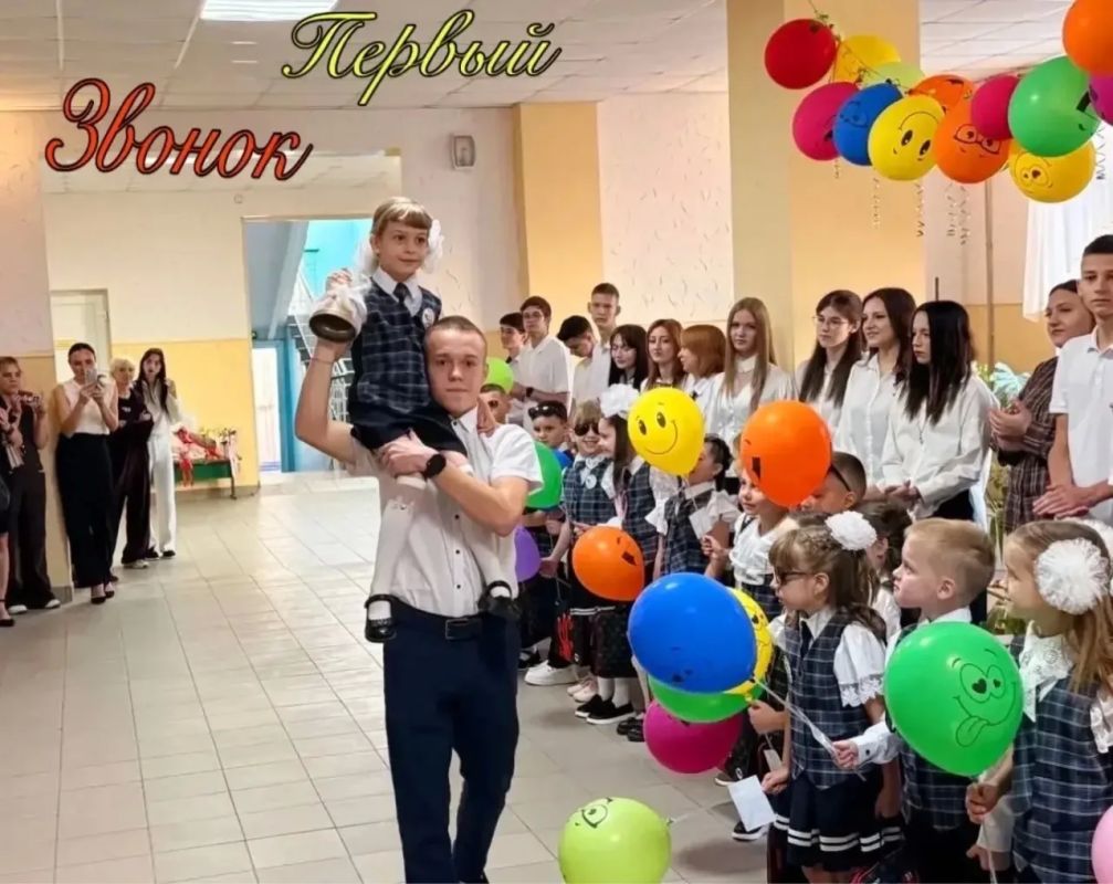 Докучаевск встретил новый учебный год: праздник знаний для школьников и студентов Докучаевск встретил новый учебный год: праздник знаний для школьников и студентов