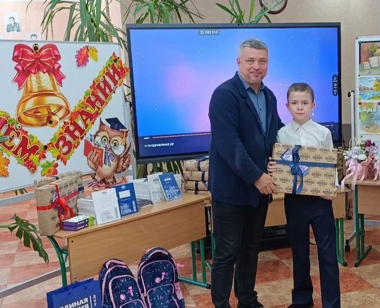 «ШКОЛА УЧИТ ВАС БЫТЬ ДОБРЫМИ И ЧЕСТНЫМИ, ДОРОЖИТЬ ДРУЖБОЙ И С УВАЖЕНИЕМ ОТНОСИТЬСЯ К ОКРУЖАЮЩИМ»: СЕРГЕЙ ПОЛХОВ ПОЗДРАВИЛ ВОСПИТАННИКОВ ПОДШЕФНОЙ ДОНЕЦКОЙ СПЕЦИАЛЬНОЙ ШКОЛЫ-ИНТЕРНАТА №19 С ПРАЗДНИКОМ ПЕРВОГО ЗВОНКА «ШКОЛА УЧИТ ВАС БЫТЬ ДОБРЫМИ И ЧЕСТНЫМИ, ДОРОЖИТЬ ДРУЖБОЙ И С УВАЖЕНИЕМ ОТНОСИТЬСЯ К ОКРУЖАЮЩИМ»: СЕРГЕЙ ПОЛХОВ ПОЗДРАВИЛ ВОСПИТАННИКОВ ПОДШЕФНОЙ ДОНЕЦКОЙ СПЕЦИАЛЬНОЙ ШКОЛЫ-ИНТЕРНАТА №19 С ПРАЗДНИКОМ ПЕРВОГО ЗВОНКА