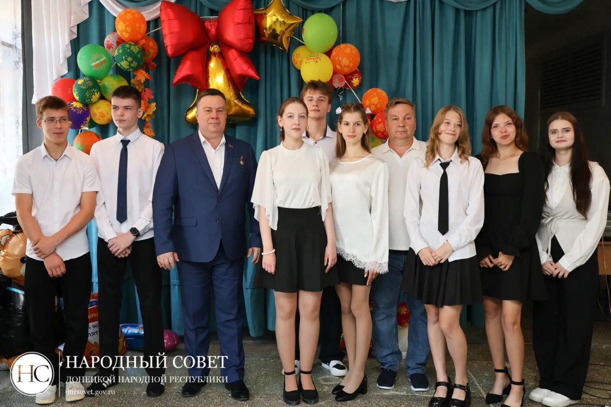 Константин Кузьмин: Поздравил с Днем знаний наших школьников! Константин Кузьмин: Поздравил с Днем знаний наших школьников!